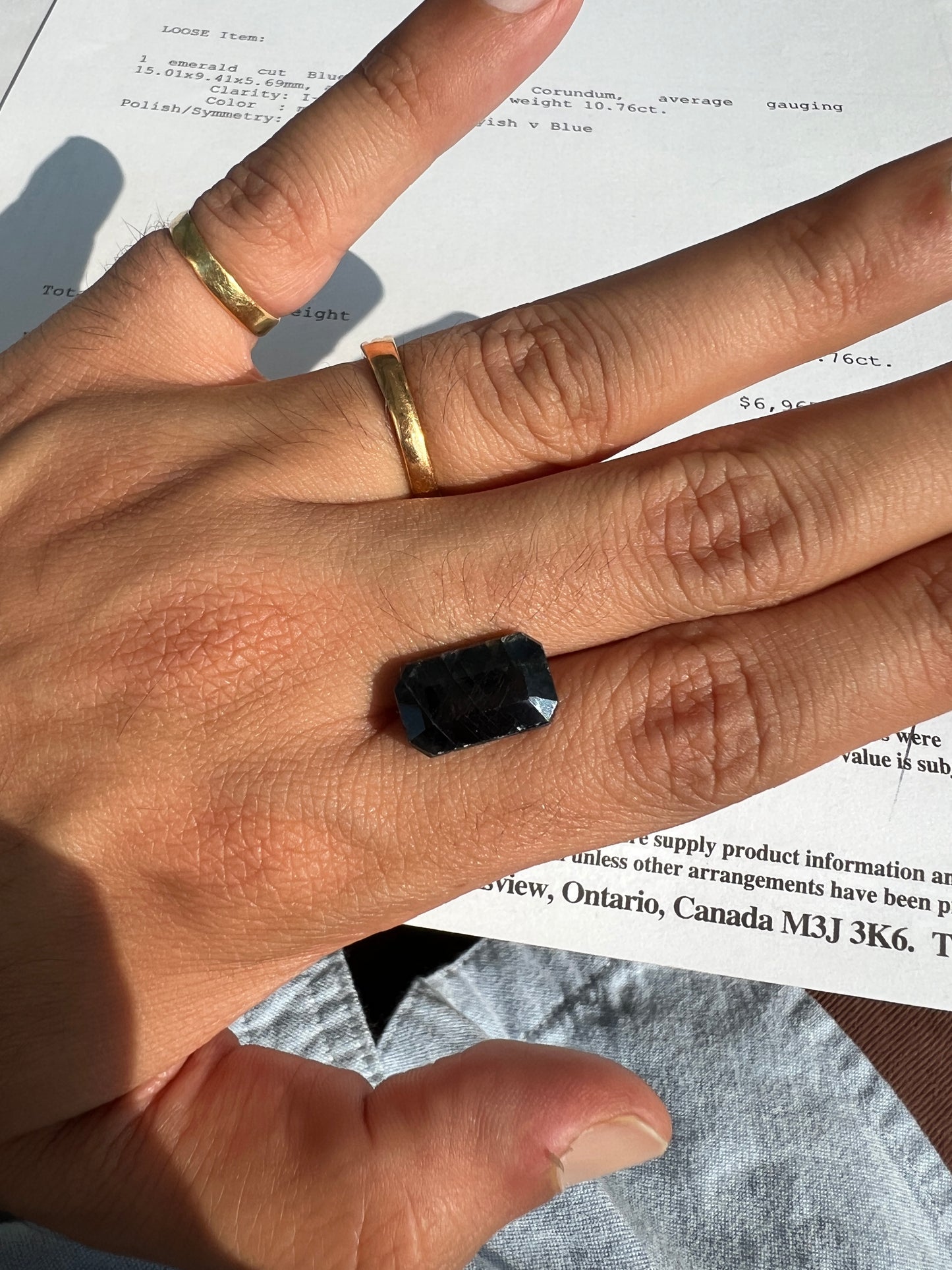 10.76 carats Natural blue sapphire - no treatment. Large gem certified
