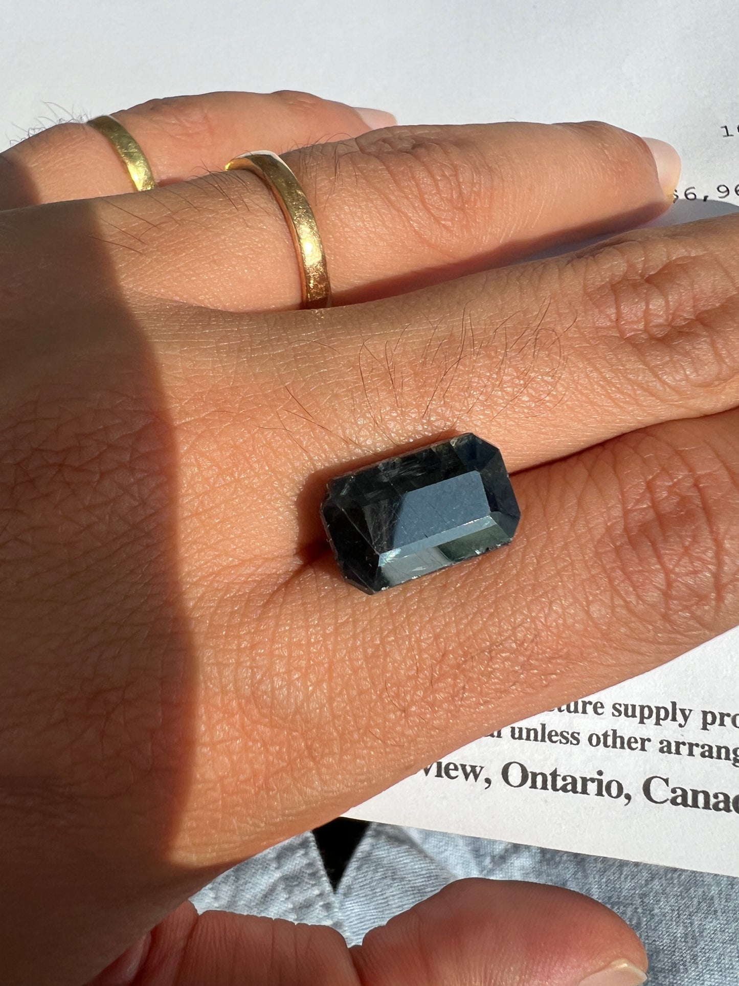 10.76 carats Natural blue sapphire - no treatment. Large gem certified