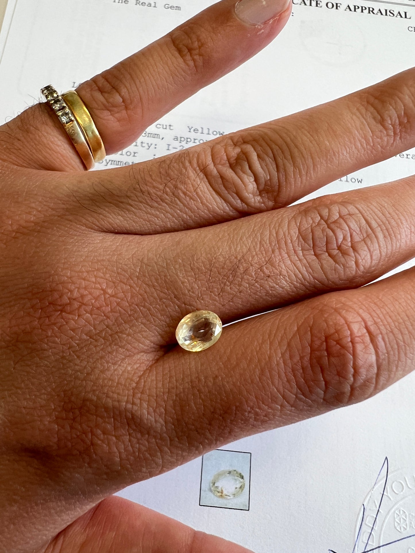 Natural 2.30 carats ceylon yellow sapphire (pukhraj) oval certified