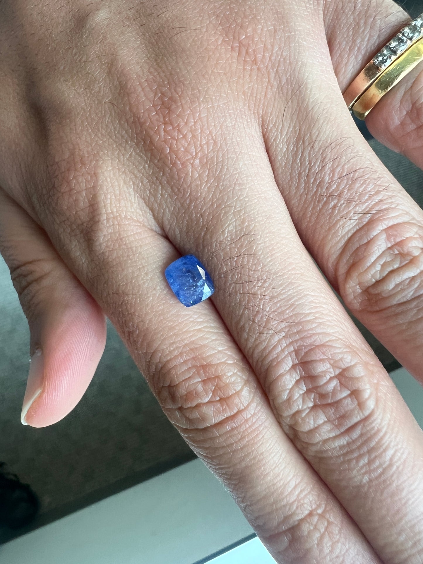 Natural ceylon 2.79 carats blue sapphire - sri lankan with the appraisal certificate