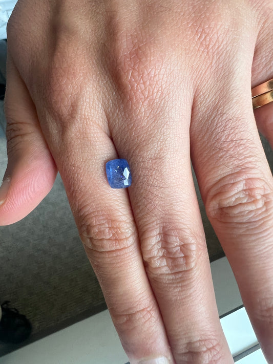 Natural ceylon 2.79 carats blue sapphire - sri lankan with the appraisal certificate