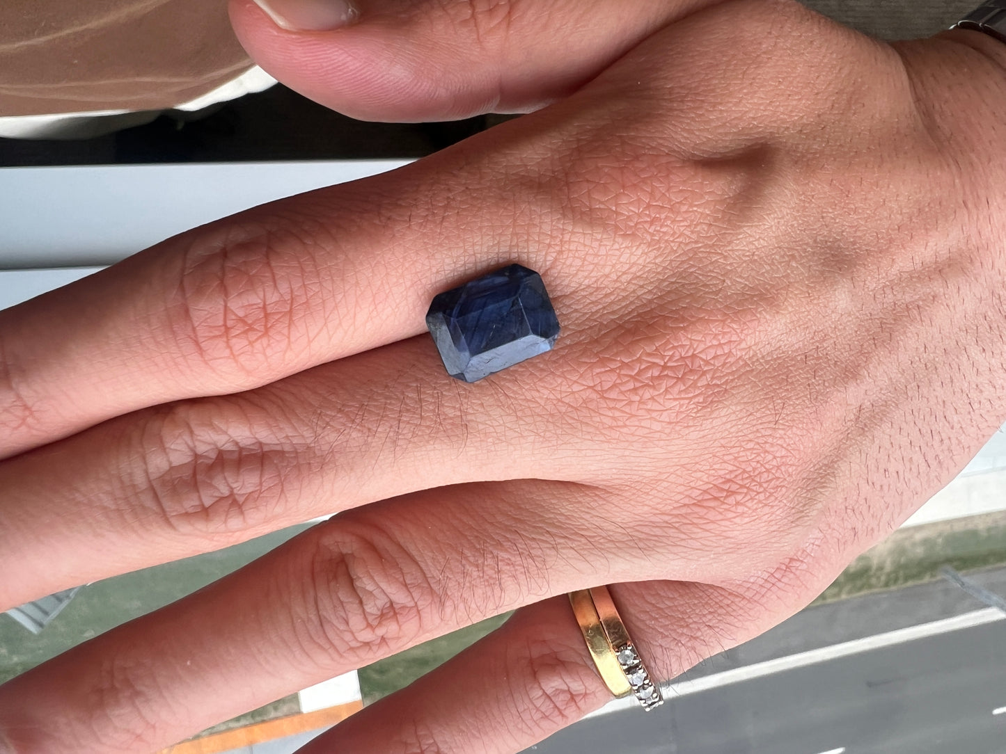 9.93 carats Natural Blue sapphire with the certificate. Non-treated