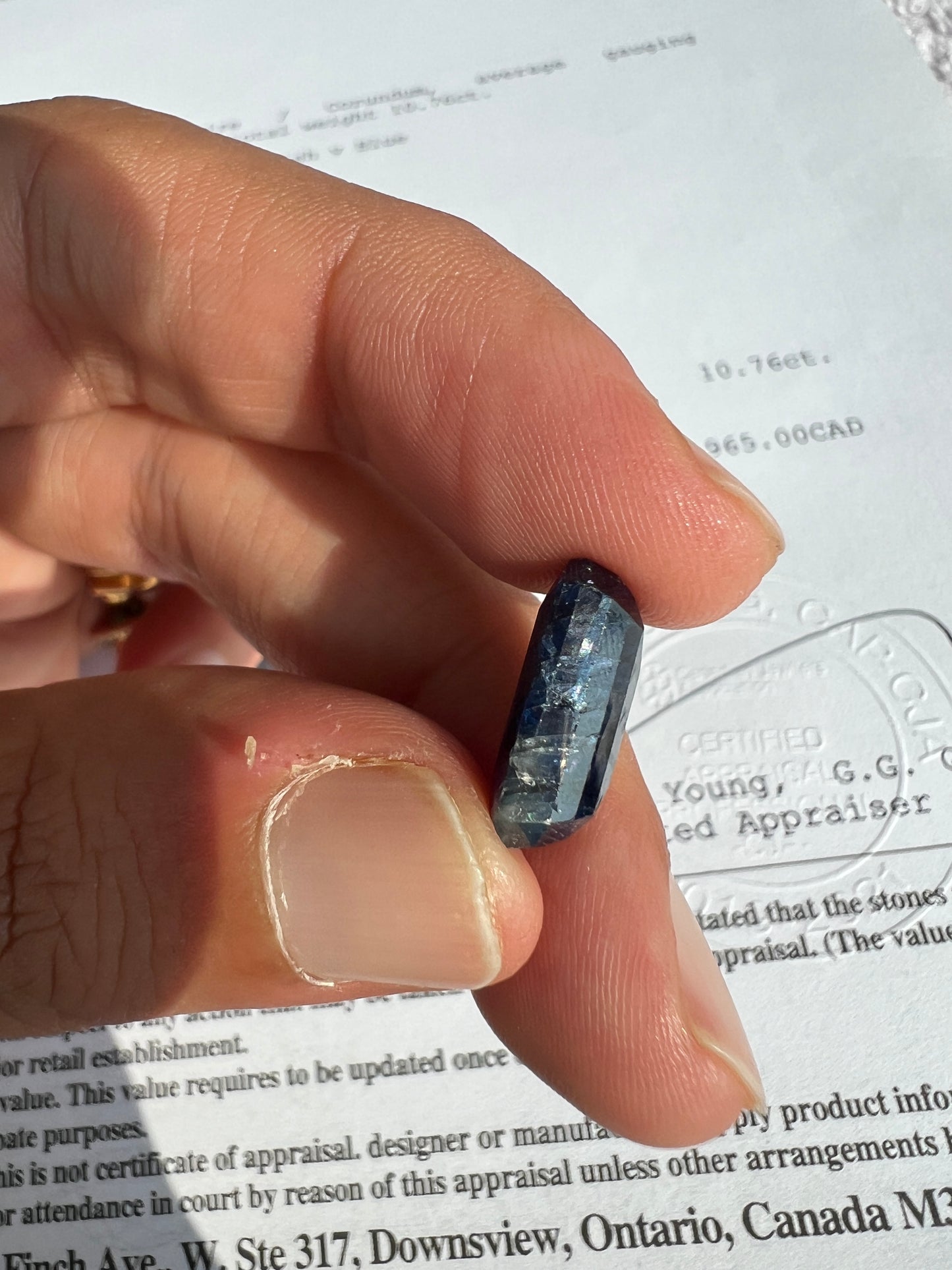 10.76 carats Natural blue sapphire - no treatment. Large gem certified