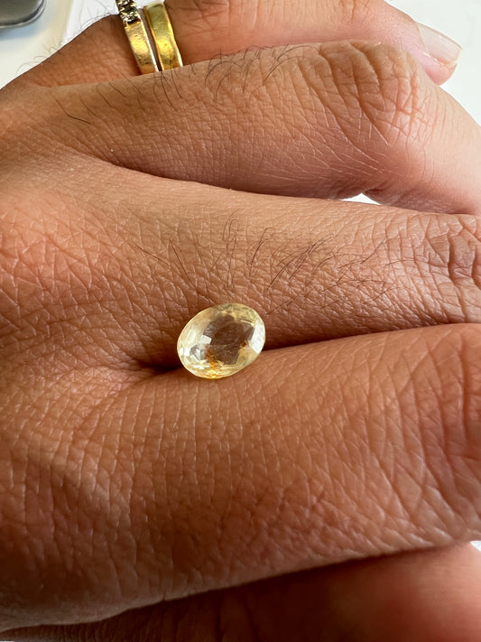 Natural 2.30 carats ceylon yellow sapphire (pukhraj) oval certified