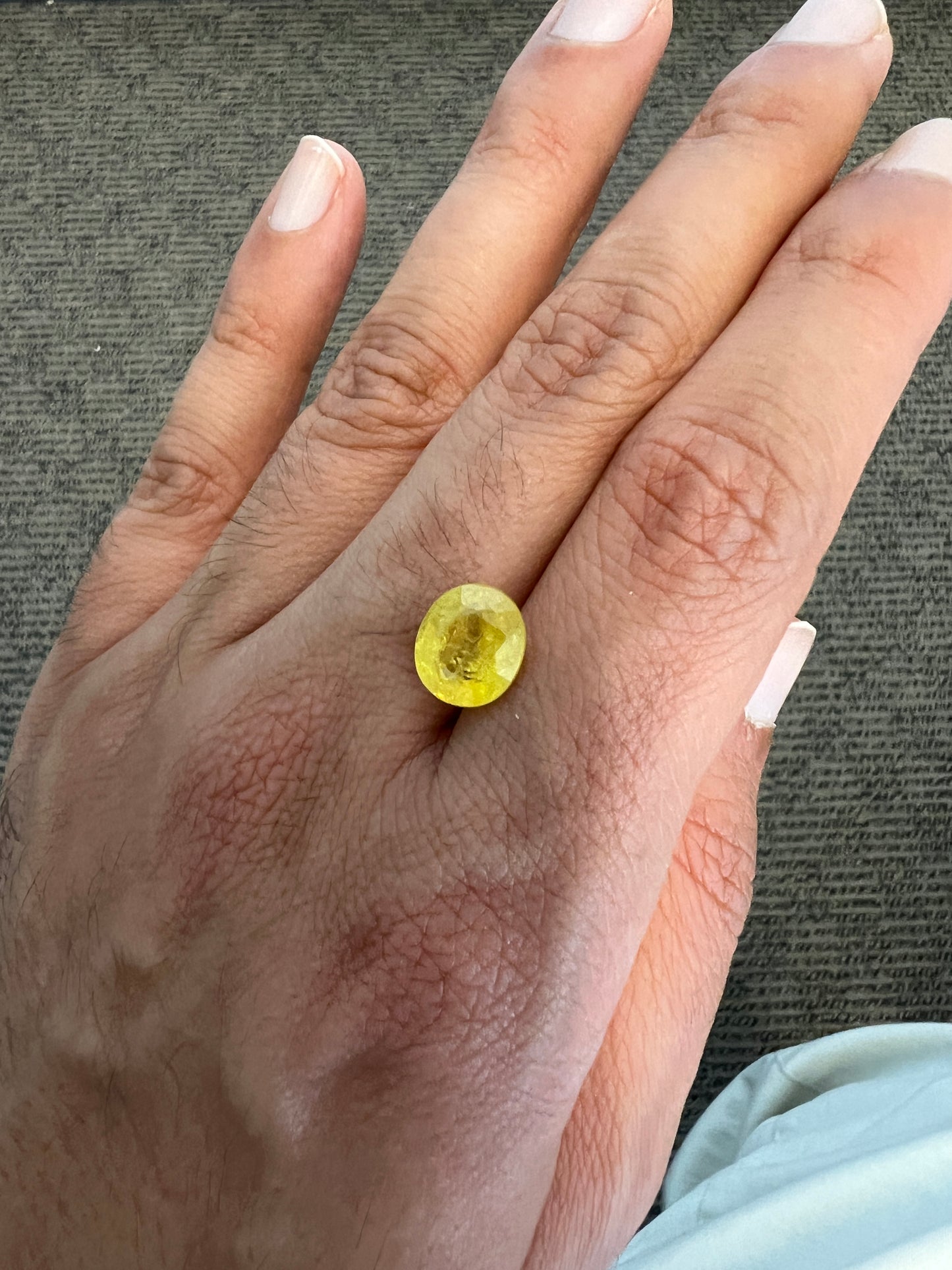 Natural Yellow Sapphire - 5.48 carats oval cut certified