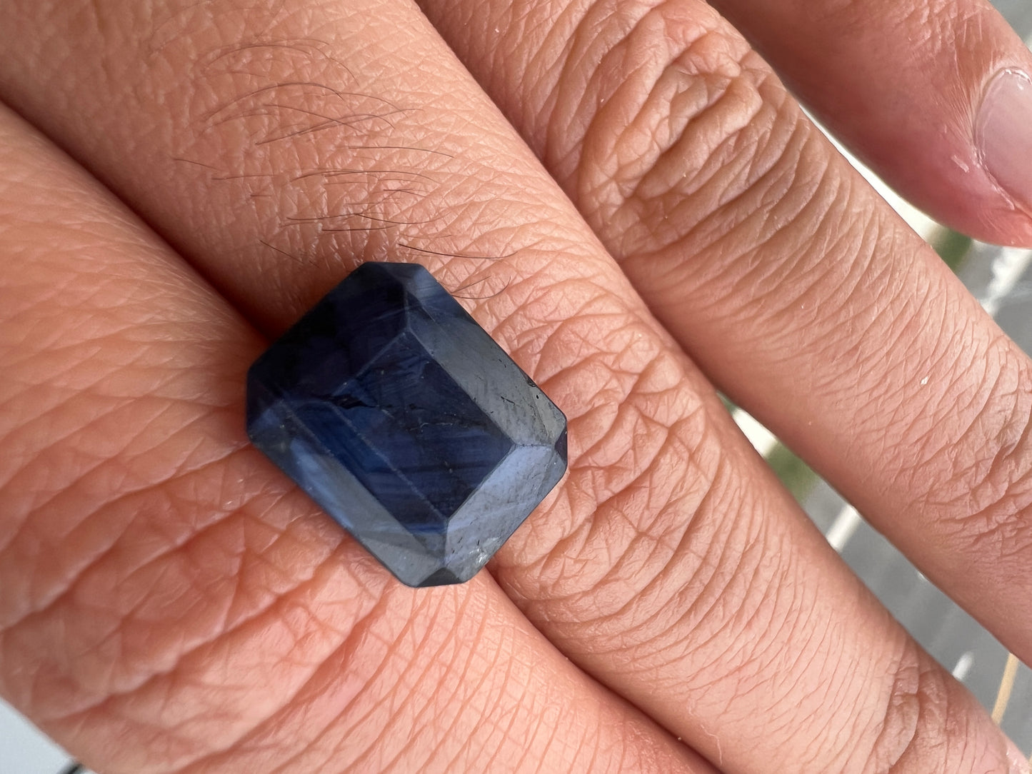 9.93 carats Natural Blue sapphire with the certificate. Non-treated