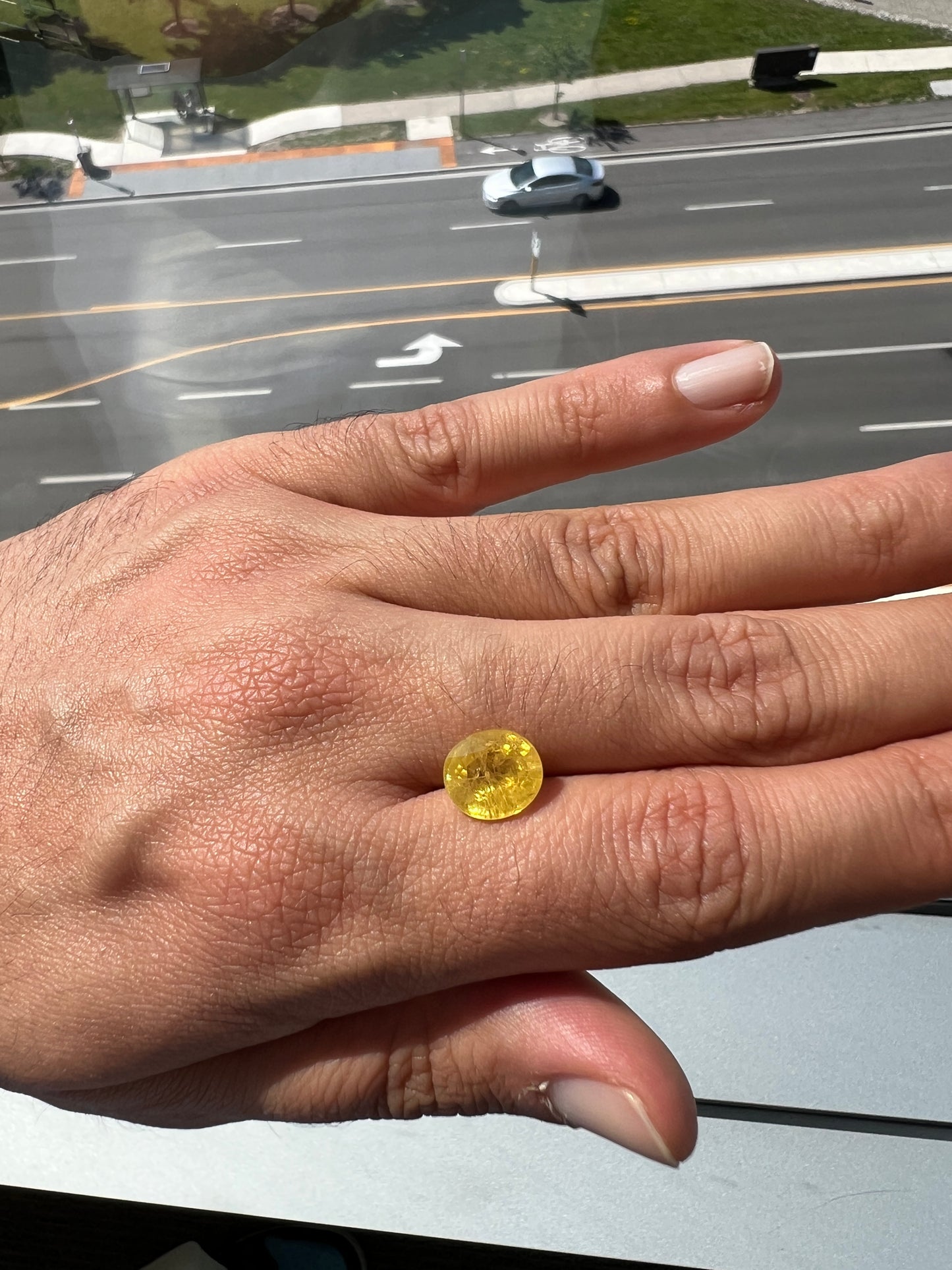 Natural Yellow Sapphire - 5.48 carats oval cut certified