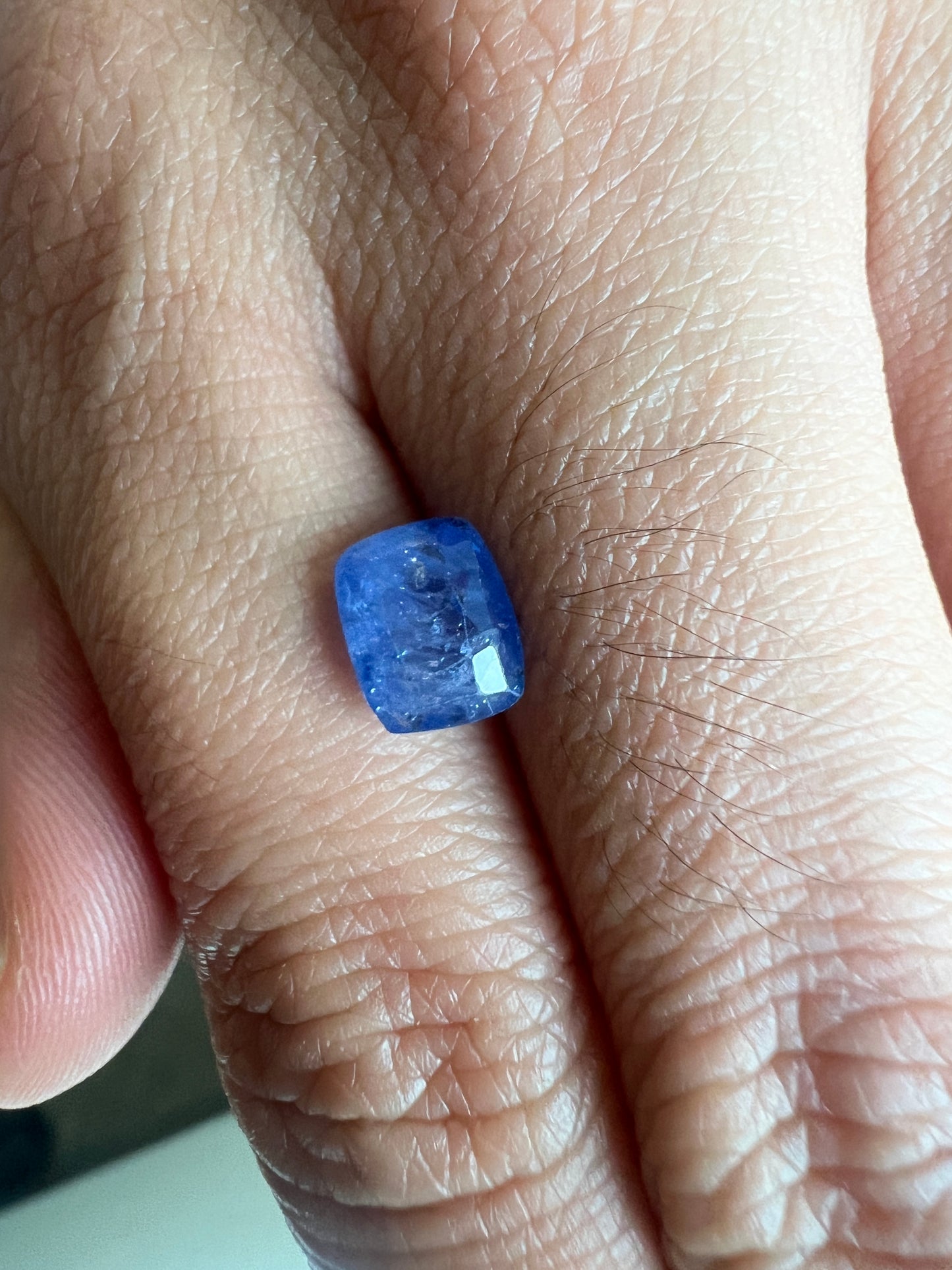 Natural ceylon 2.79 carats blue sapphire - sri lankan with the appraisal certificate